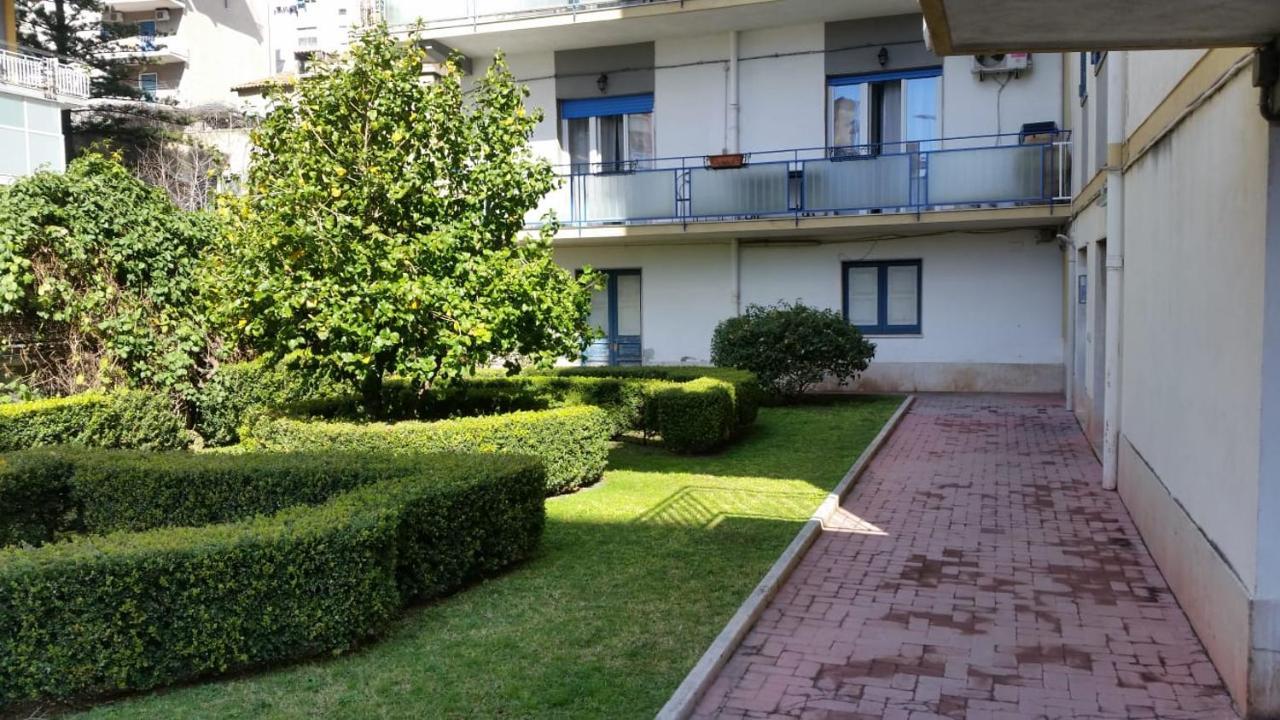 Tora House Hotel Catánia Buitenkant foto