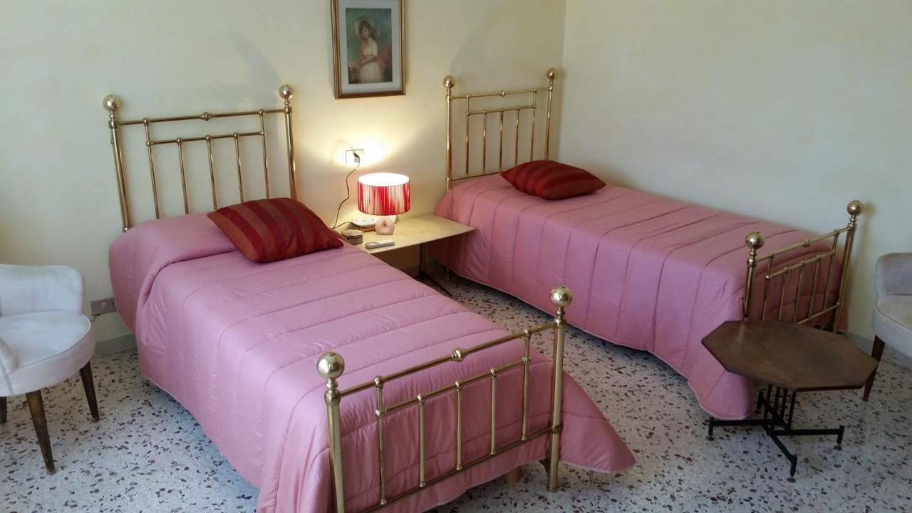 Tora House Hotel Catánia Buitenkant foto